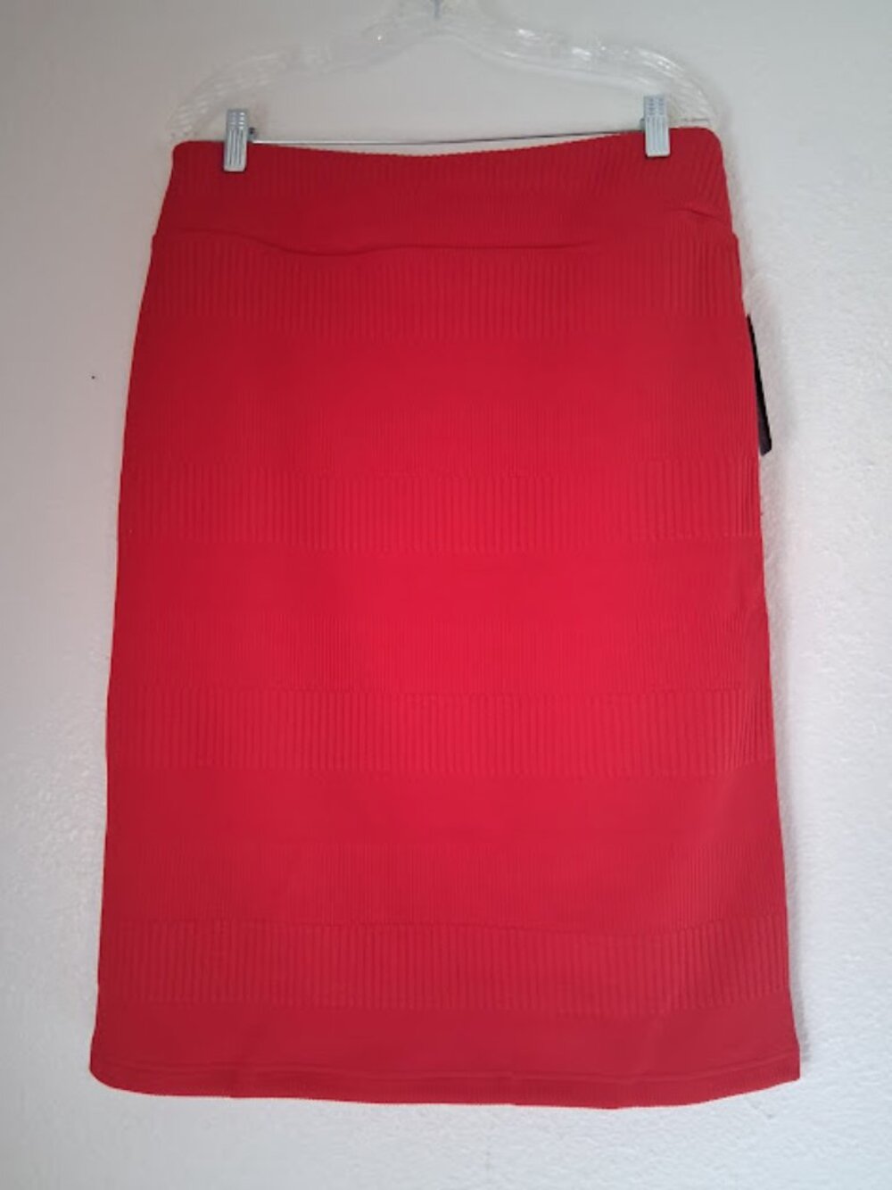 Soho Apparel LTD. women's size L red ribbed skirt